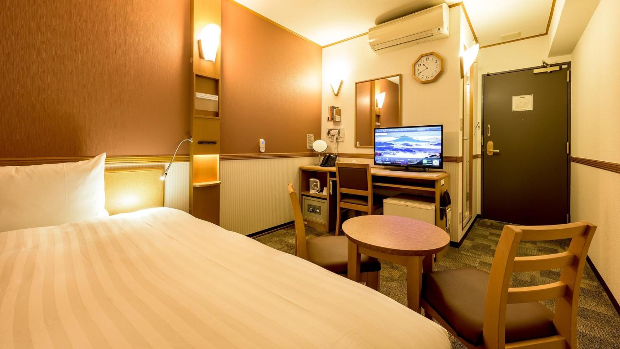 Toyoko Inn Takasaki Eki Nishi Guchi No 2 Oda fotoğraf